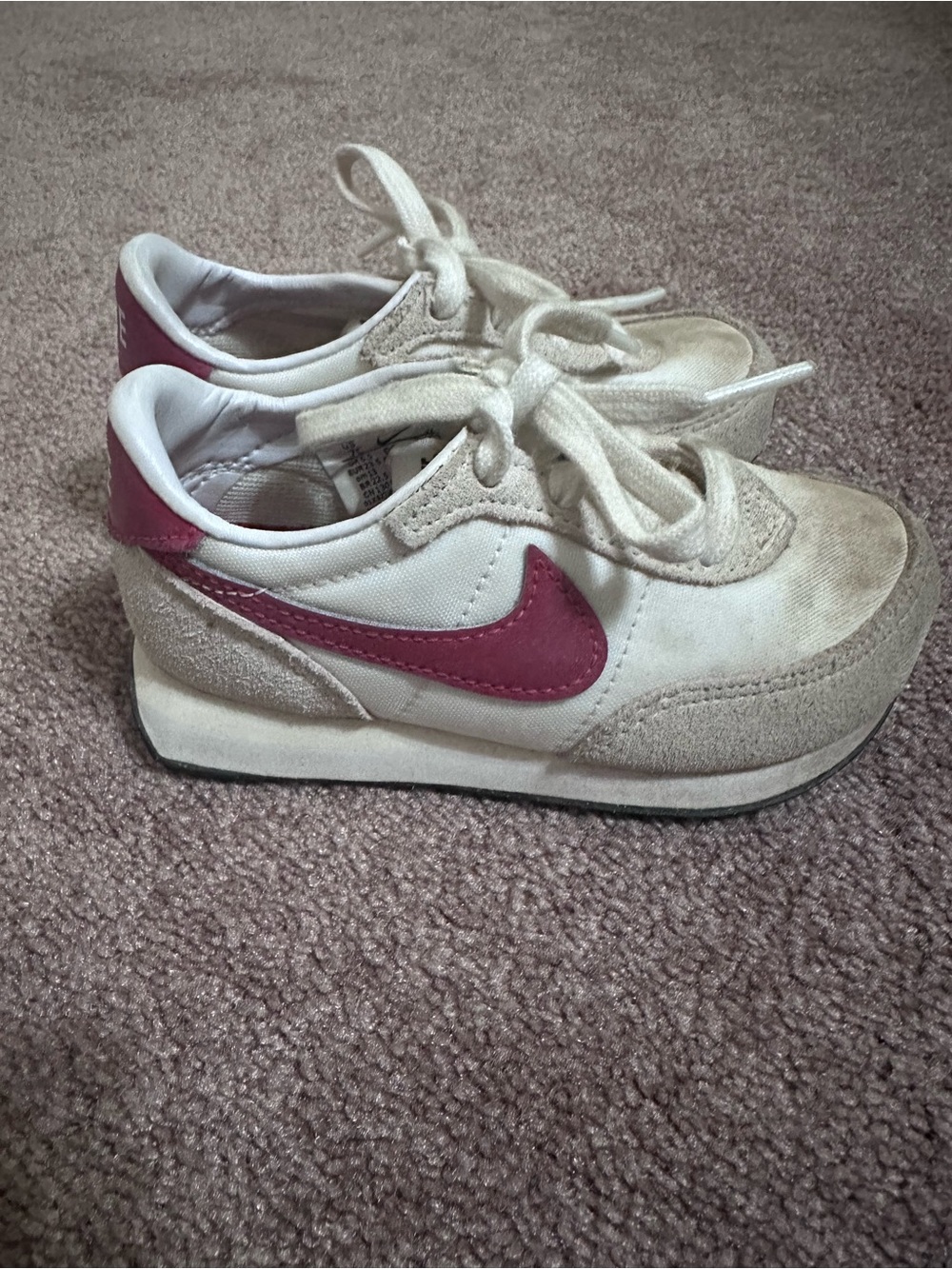 Kids Nikes size 7C